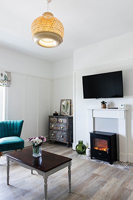 Apartment 3, 2nd floor, lounge